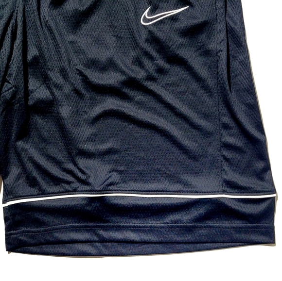 Nike Dri-Fit Basketball Shorts (2 of 2) - Picture 5 of 9